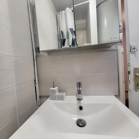 F2 Climatisee דירה *